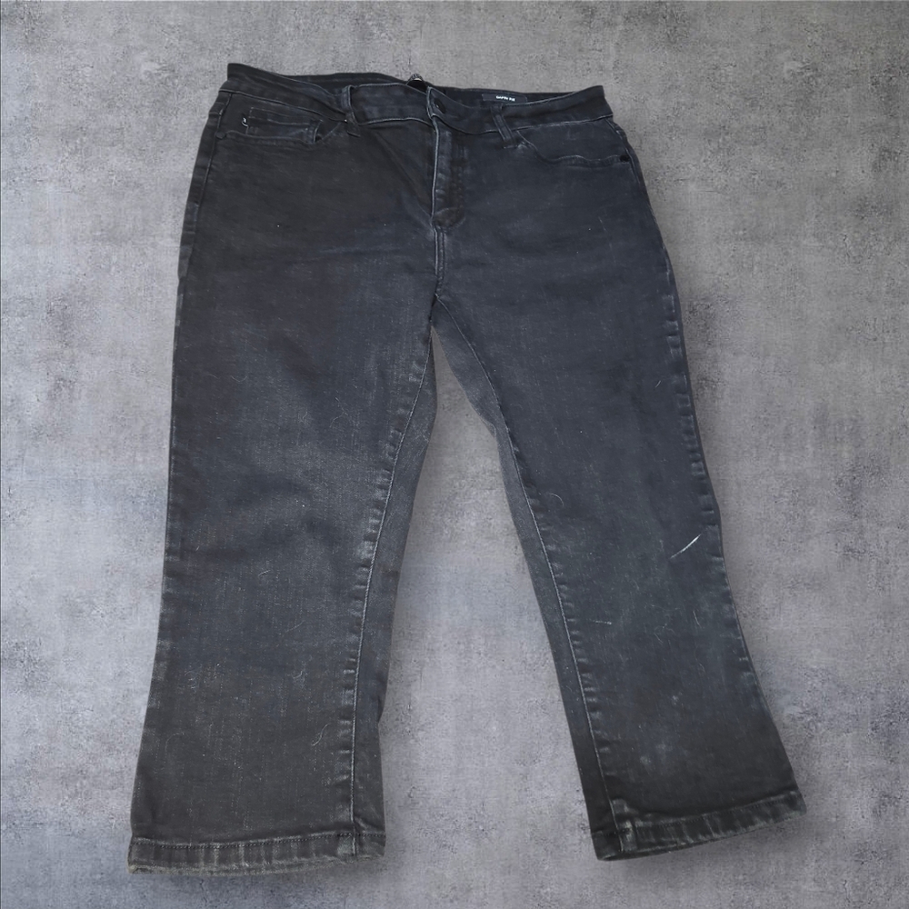 Judy Blue Capri Fit Jeans - Picture 2 of 7